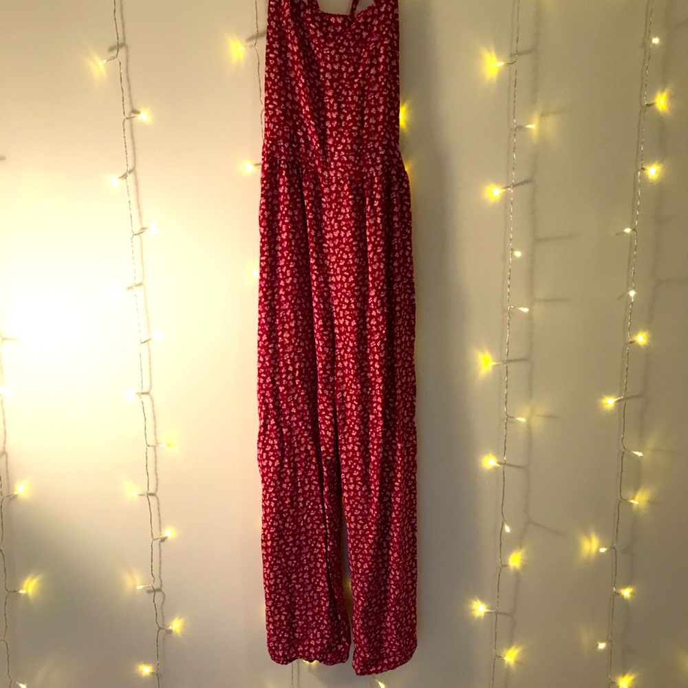 Cute pink jumper w/cross back. Size S